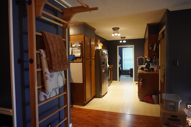 Building Photo - 496 Lindsay Rd