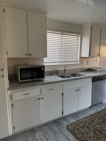 Building Photo - 6113 Francine Dr