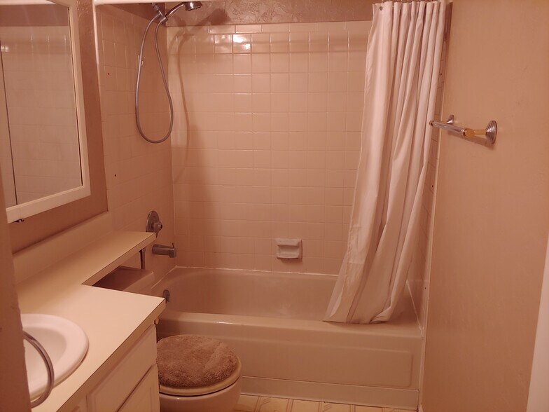 Building Photo - 16255 E Alaska Pl