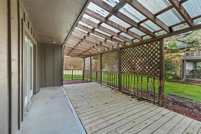 Building Photo - 18118 Lakeside Ln