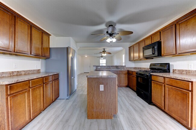 Building Photo - 7906 Yaupon View Dr