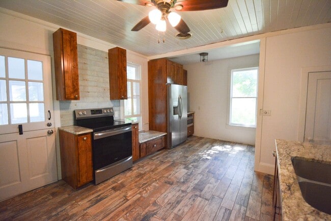 Building Photo - Incredible home in the heart of Historic SW!
