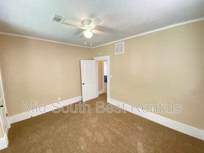 Building Photo - 1495 Netherwood (Glenview)