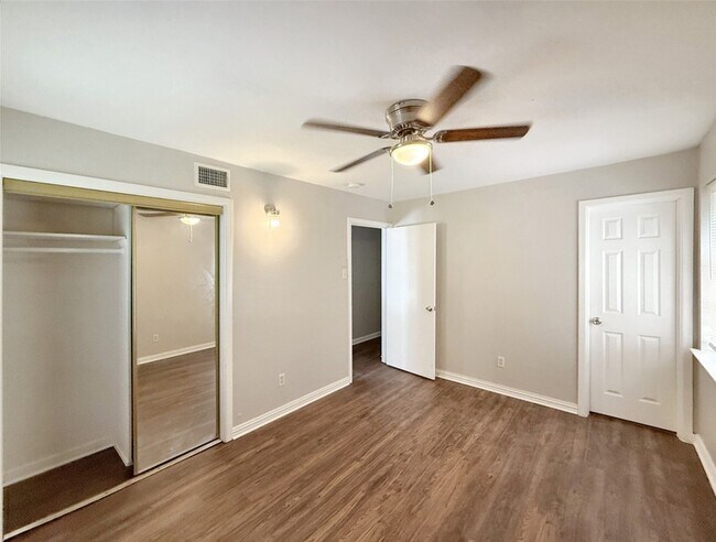 Building Photo - 3533 Antilles Dr
