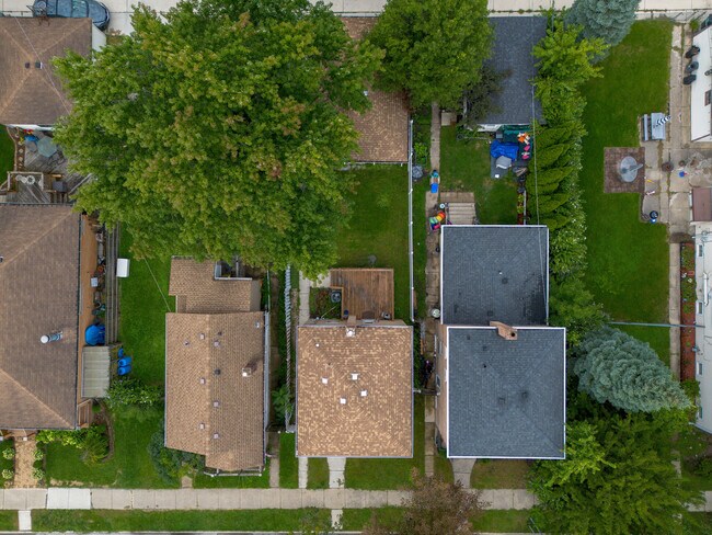 Building Photo - 4210 Maple Ave