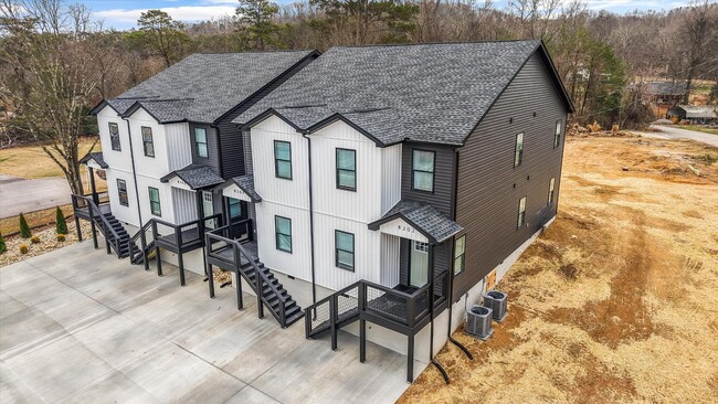 Building Photo - 8302 Lobelia Ln