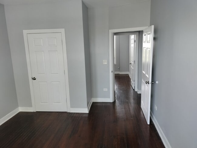 Building Photo - 1413 W 66th St