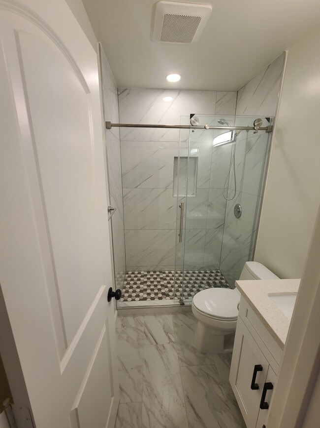 Bathroom - 7012 Aldea Ave