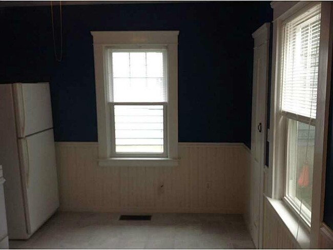 Building Photo - 140 Olney Ave