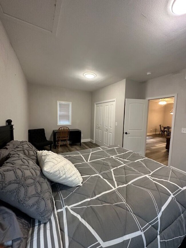 Building Photo - Adorable One bed/One bath furnished house!