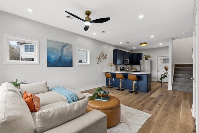 Building Photo - 169 S Union St