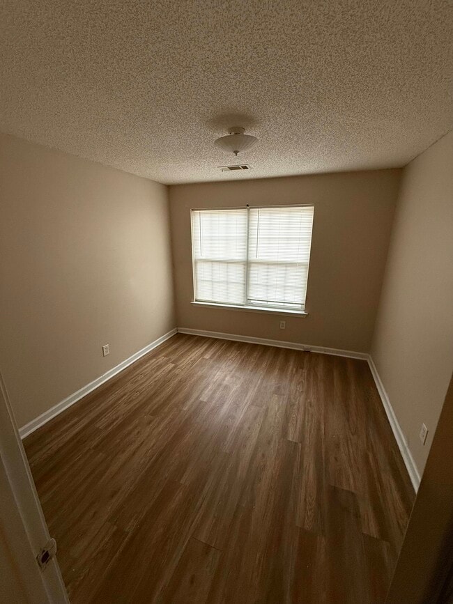 Building Photo - 460 Parkway Rd