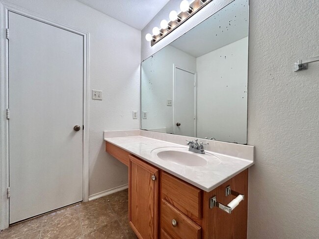 Building Photo - Cozy & Bright 4BR / 3BA Home – Garage, Deck & Laundry Room