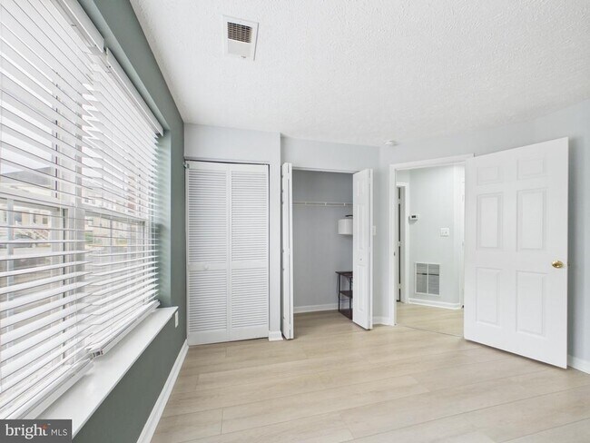 Building Photo - 7981 Calvary Ct