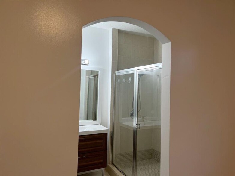 Building Photo - 4929 Tradewinds Ter