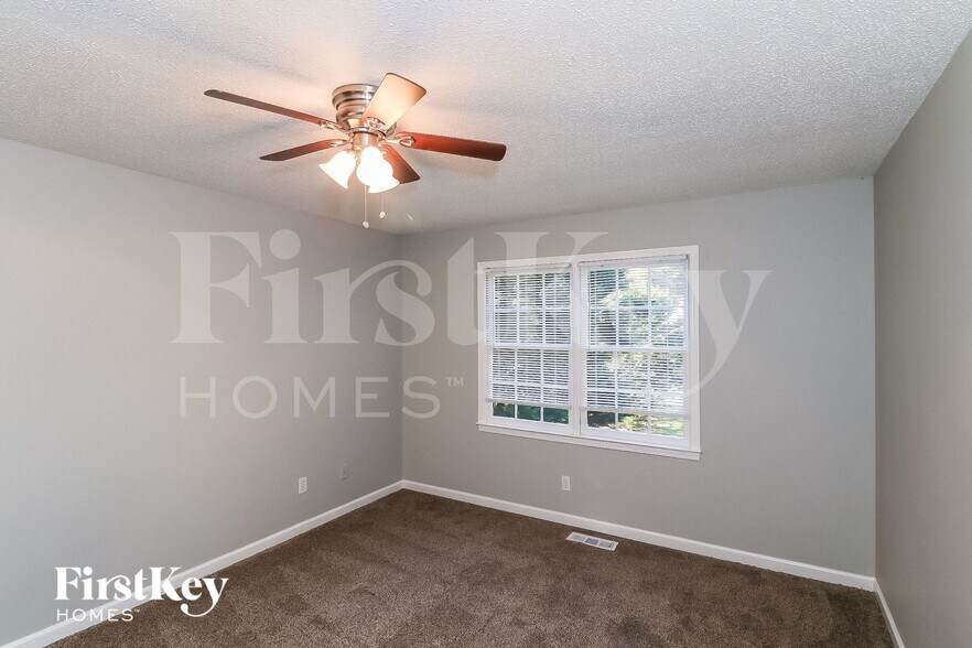 Building Photo - 206 Whitney Ln