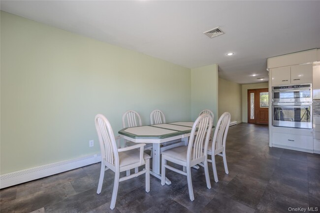 Building Photo - 19-21-21 Lamela Dr