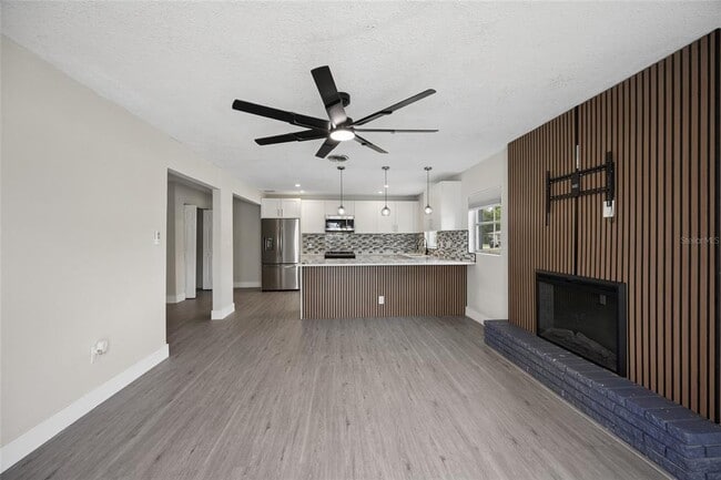 Building Photo - 6036 Dogwood Dr