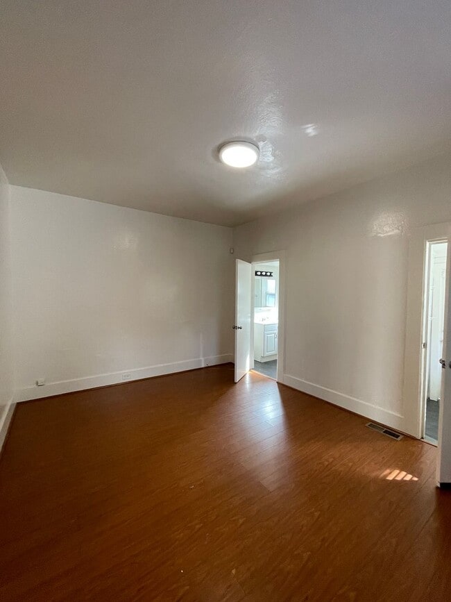Building Photo - 1/2 Off First Month's Rent, 2Bdrm, 1Bath, SFR