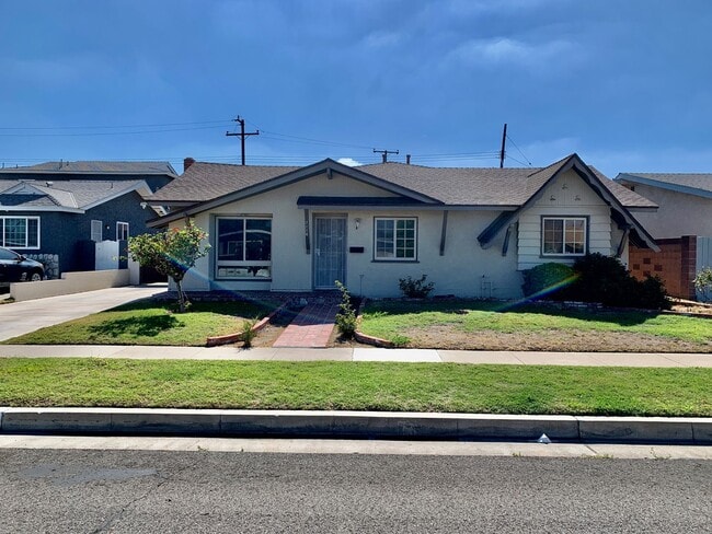 Primary Photo - Charming Single Story Home