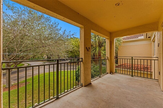 Building Photo - 2464 Centergate Dr