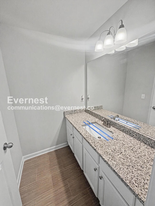 Building Photo - 3 Bed, 2.5 Bath Home with Fenced Yard & Garage / Pet-Friendly / Available Now!