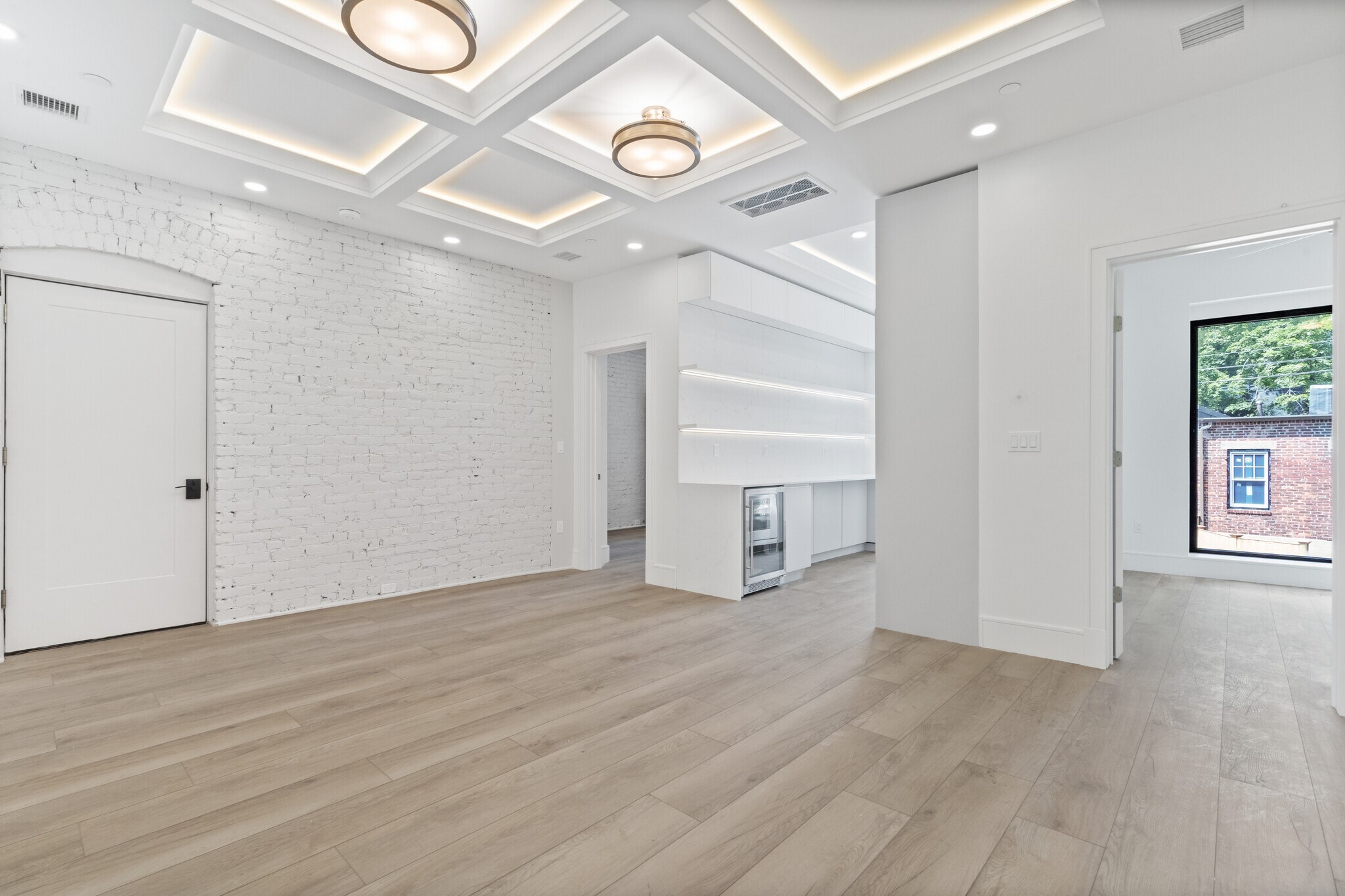 Building Photo - 1578 Beacon St