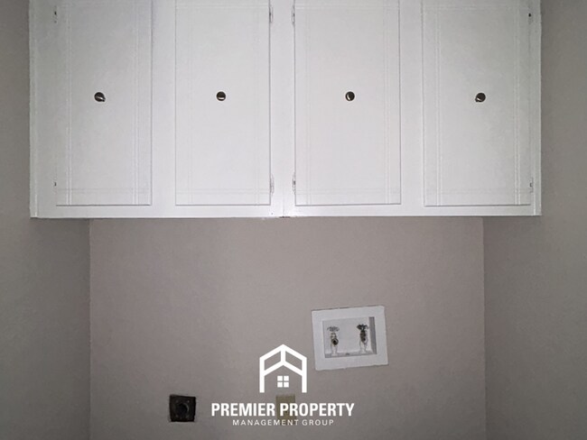 Building Photo - 3BR/2BA Memphis Rental with Attached 2-Car Garage & Hardwood Flooring