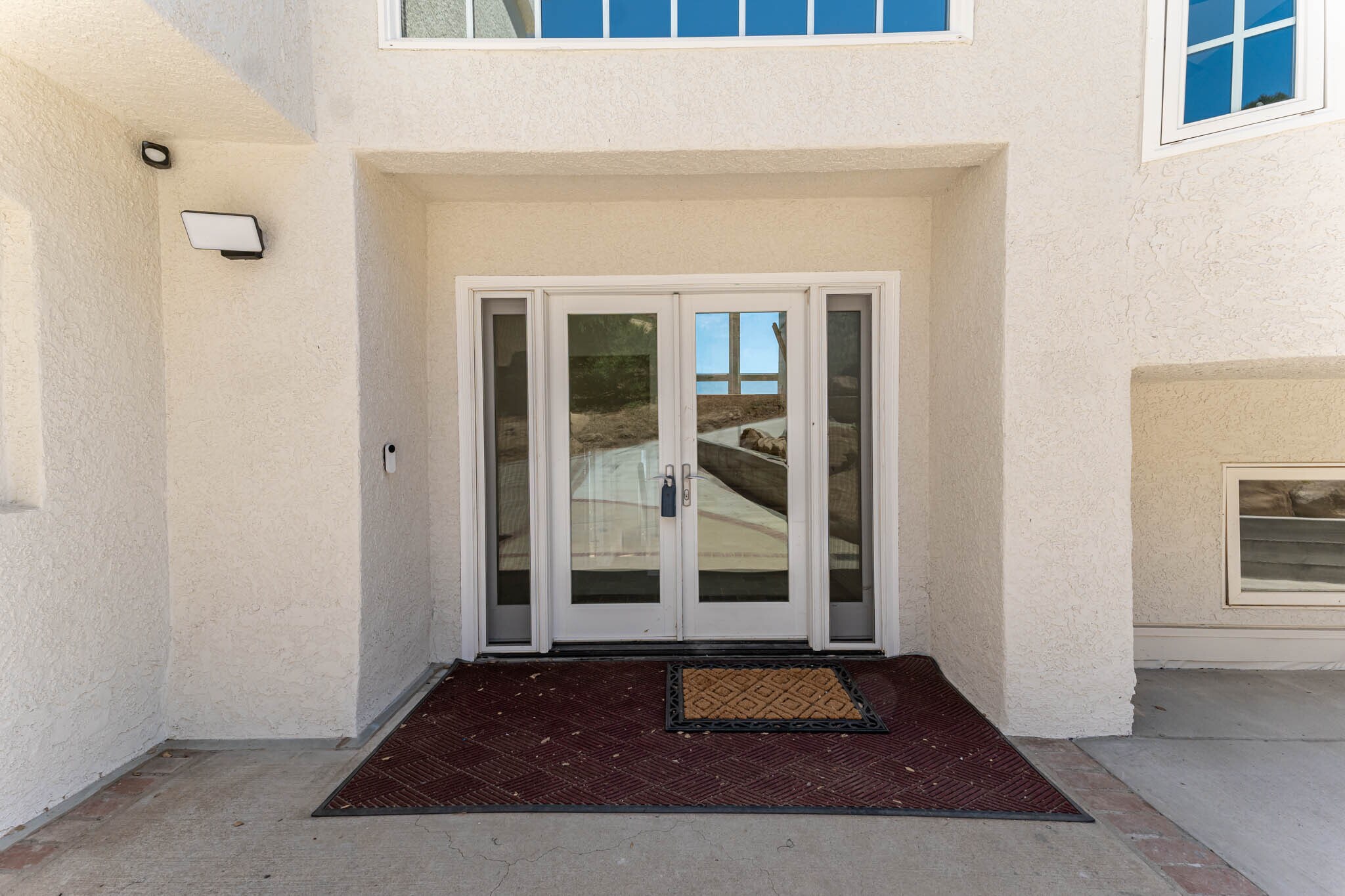 Building Photo - 1112 Mesa Dr