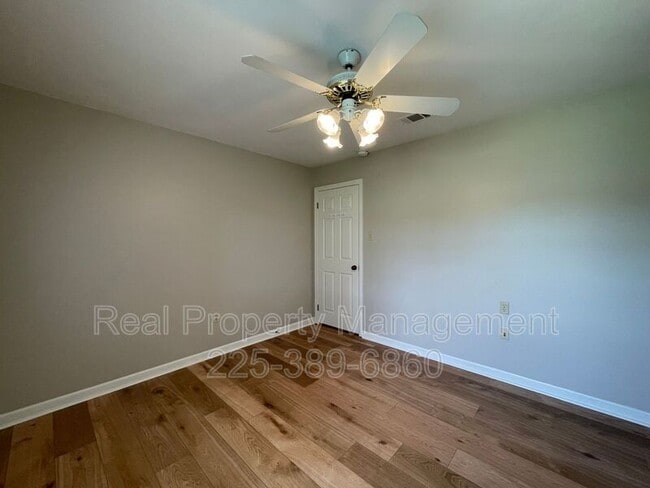 Building Photo - 2422 Riverside Dr