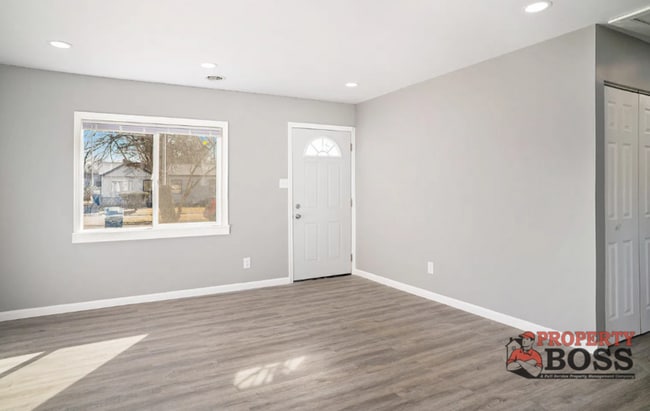 Building Photo - 4216 W 19th Plaza