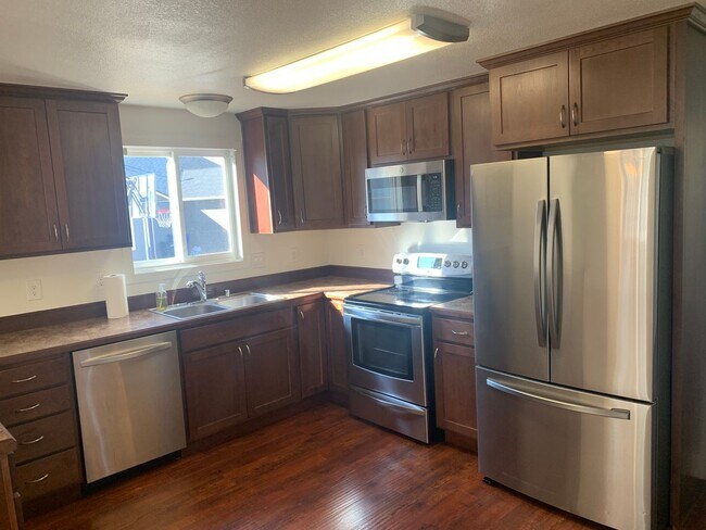 Building Photo - ***Newly Renovated Spacious and Bright 3 Bedroom Ranch Style House in North Image. All New Paint ...