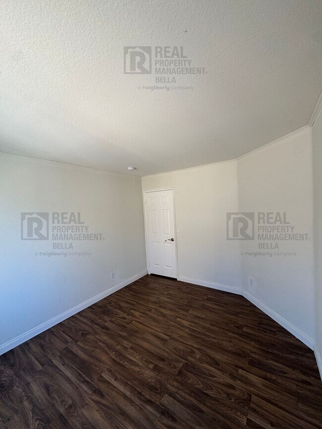 Building Photo - 23 Bella Donaci