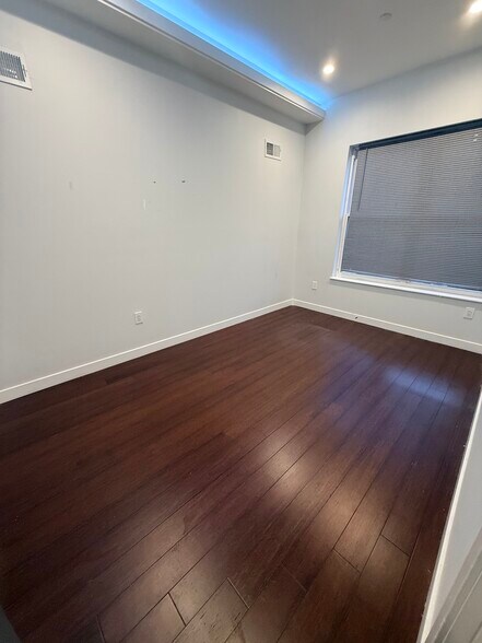 Building Photo - 1337 N Franklin St