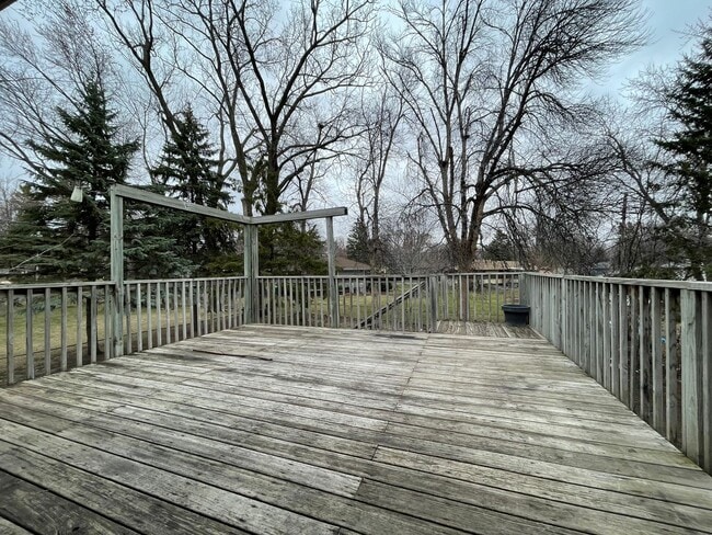 Building Photo - Spacious 5 Bedroom 2 Bathroom Home in New ...