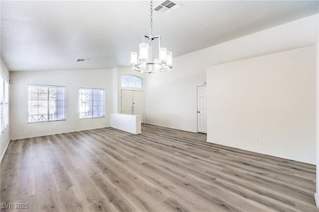 Building Photo - 1851 Vista Pointe Ave