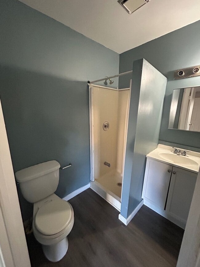 Building Photo - Charming 3-Bedroom Property in Prime Location