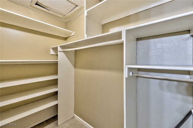 Building Photo - 2981 Country Manor Ln