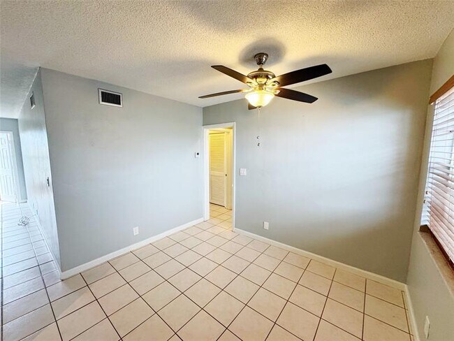 Building Photo - 1310 NW 43rd Ave