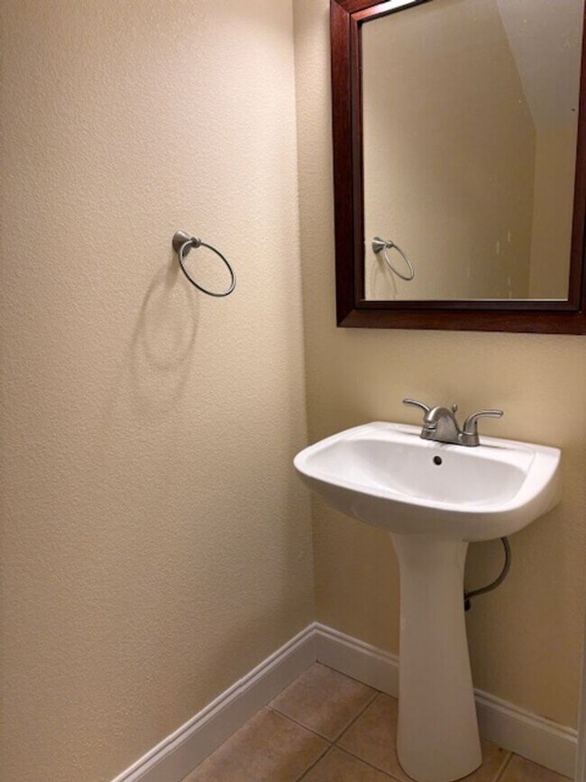 Building Photo - 532 Valparaiso Pkwy