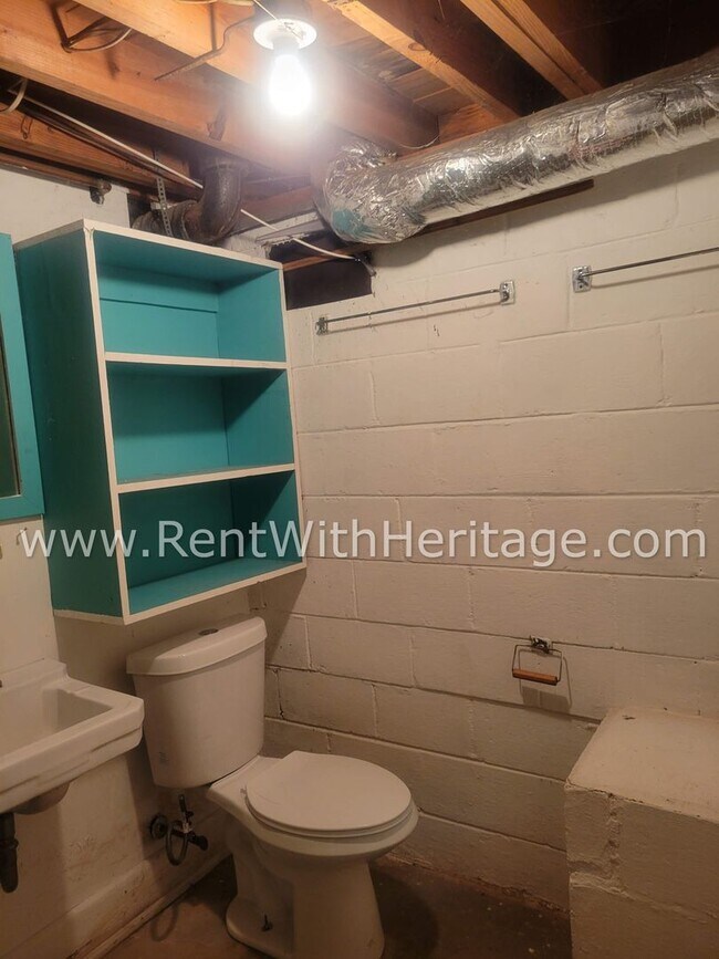 Building Photo - GRAMPA'S BUNGELOW - AWESOME BRICK RANCH WITH FULL UNFINISHED BASEMENT / GREAT LOCATION