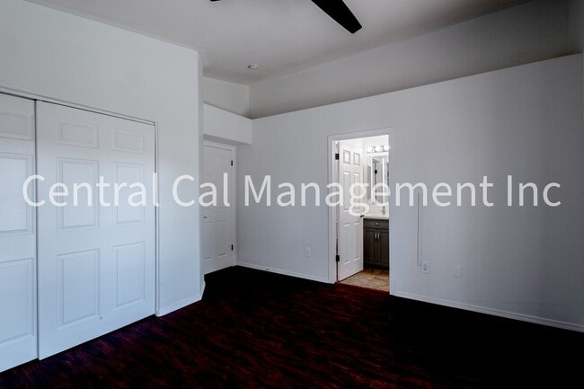 Building Photo - 4 Bedroom/2 Bath Home in Desired Riverlakes Community - $2395 per month!