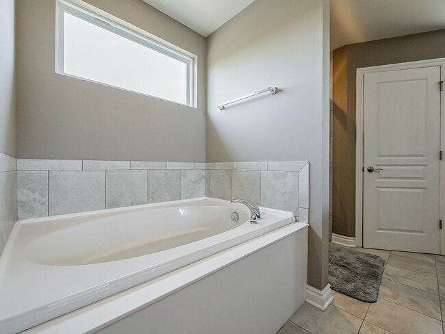 Building Photo - AVAILABLE NOW! Stunning South Lyon Home wi...