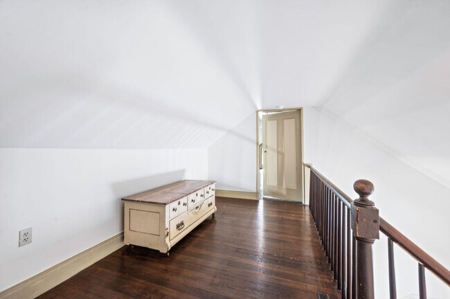 Building Photo - Charming 4BE/3BA Home in Historic Downtown Franklin!