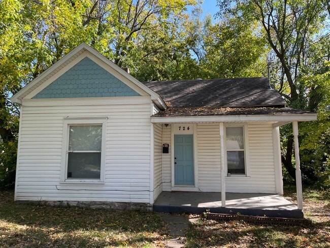 Primary Photo - 2 BEDROOM HOUSE READY FOR YOU!