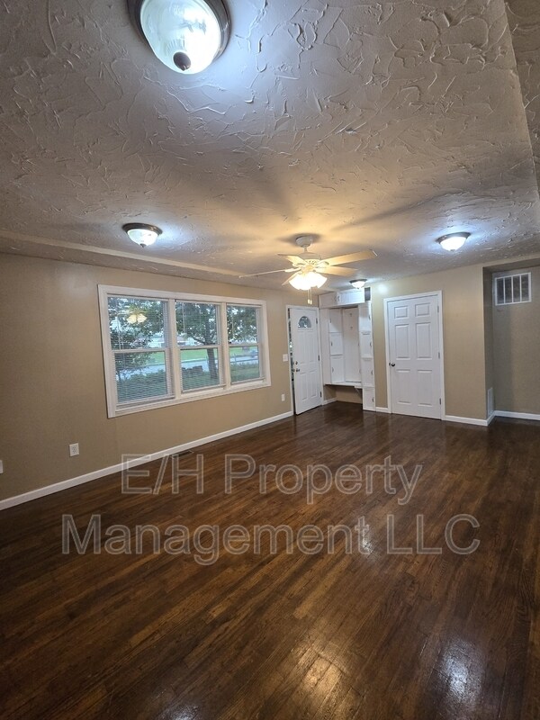 Building Photo - 635 N Andover Rd