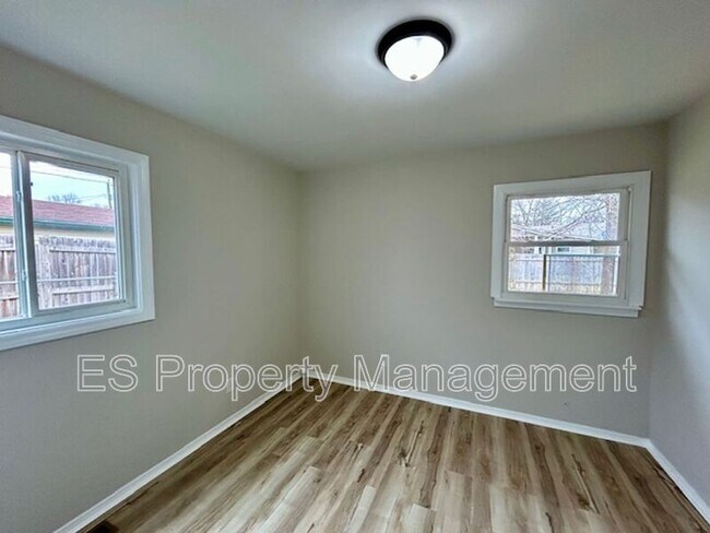 Building Photo - 4948 Patricia St