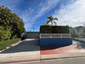 Building Photo - 3200 Oak Ave