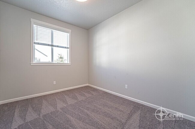 Building Photo - 16327 NE 21st St