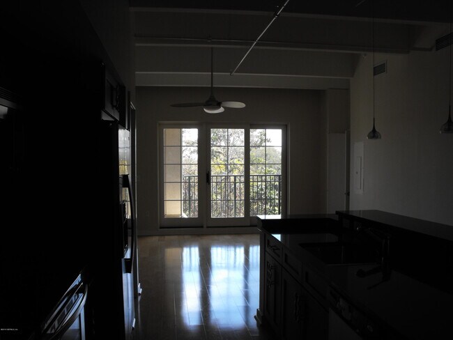 Building Photo - 1661 Riverside Ave